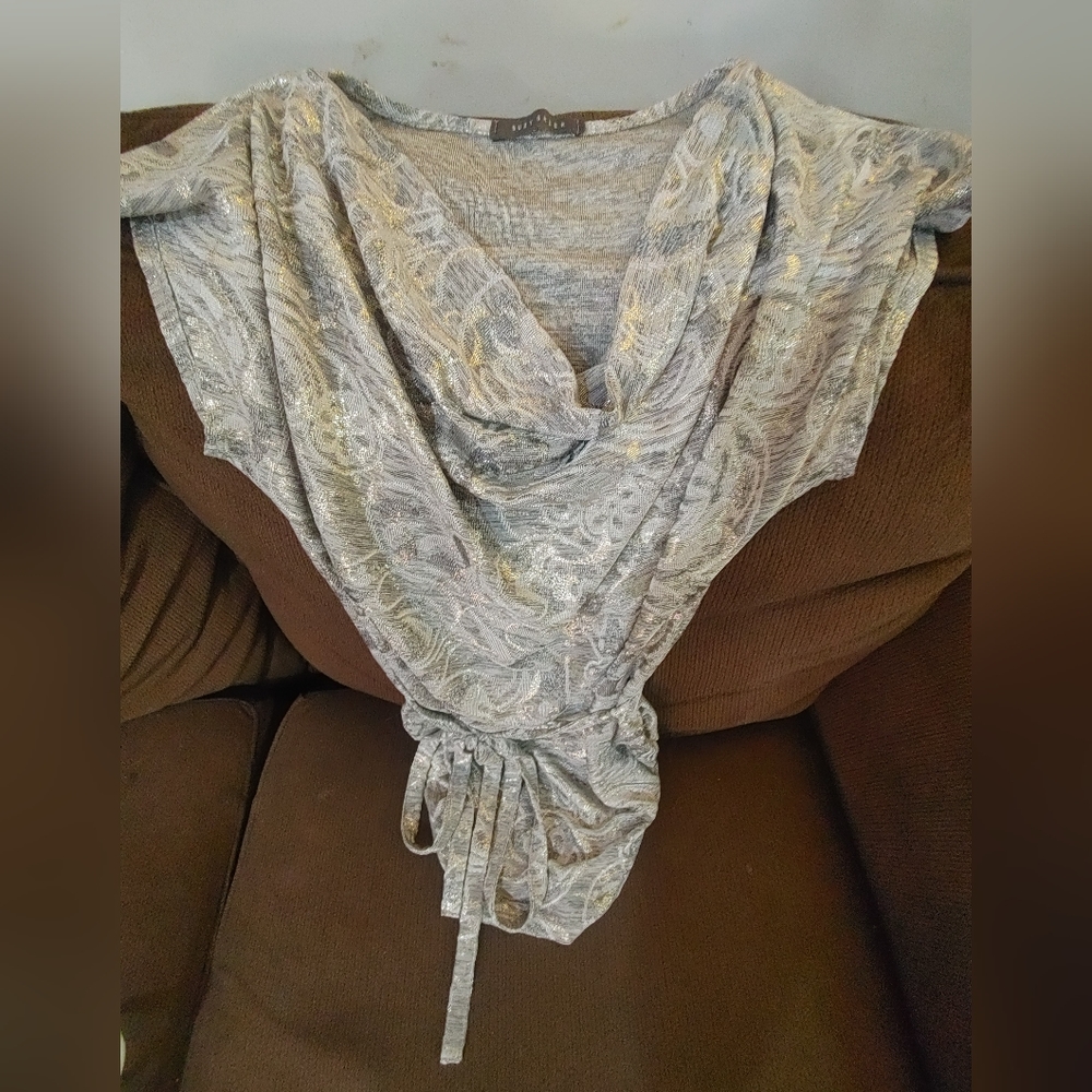 3/$15 Suzy Sheir lightweight top